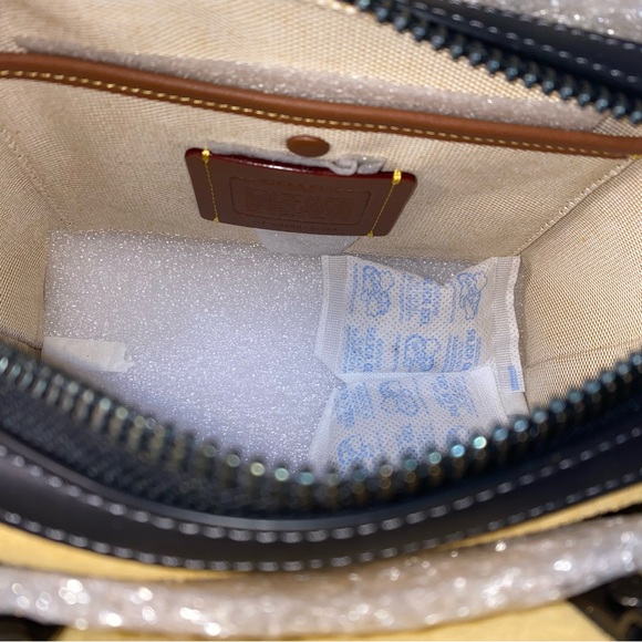 Coach leather small rogue purse New - Picture 8 of 14